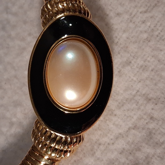 Vintage Monet goldtone 1980s collar necklace with cabachon
